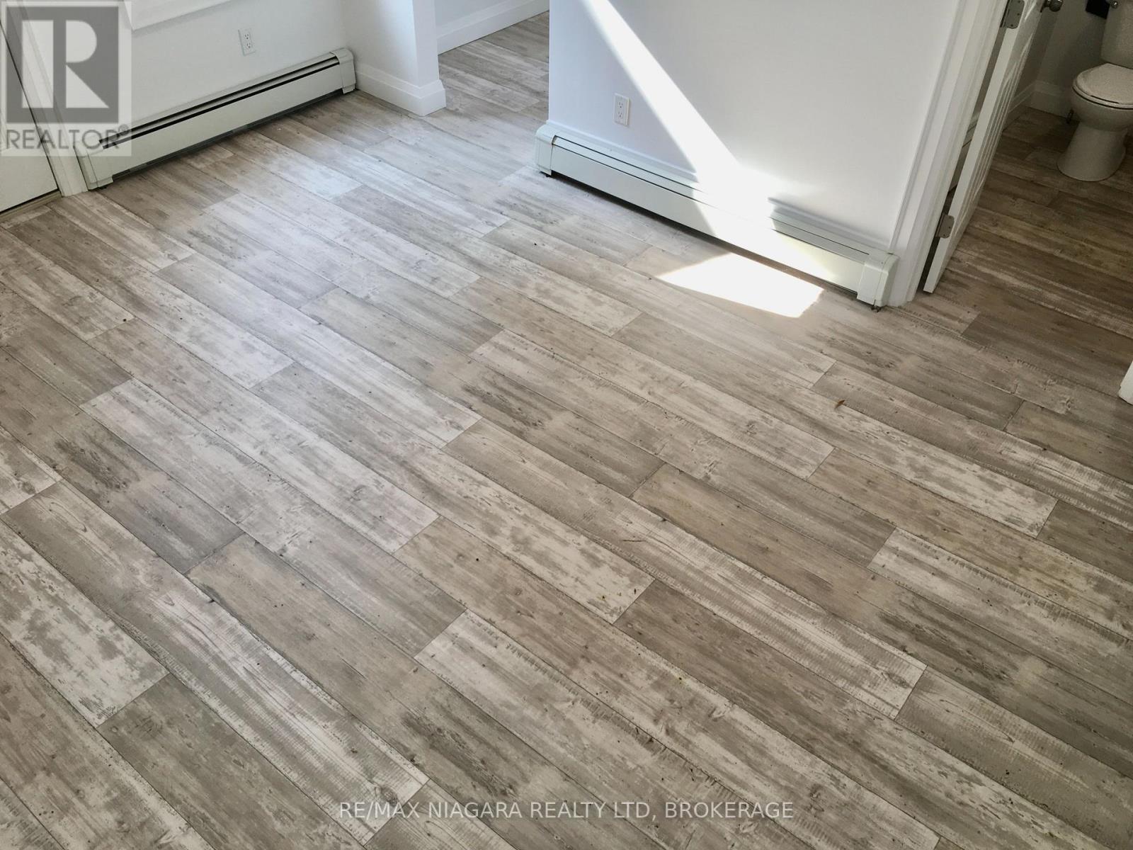 Rear Unit - 163 Welland Avenue, St. Catharines, Ontario  L2R 2N9 - Photo 12 - X12245949