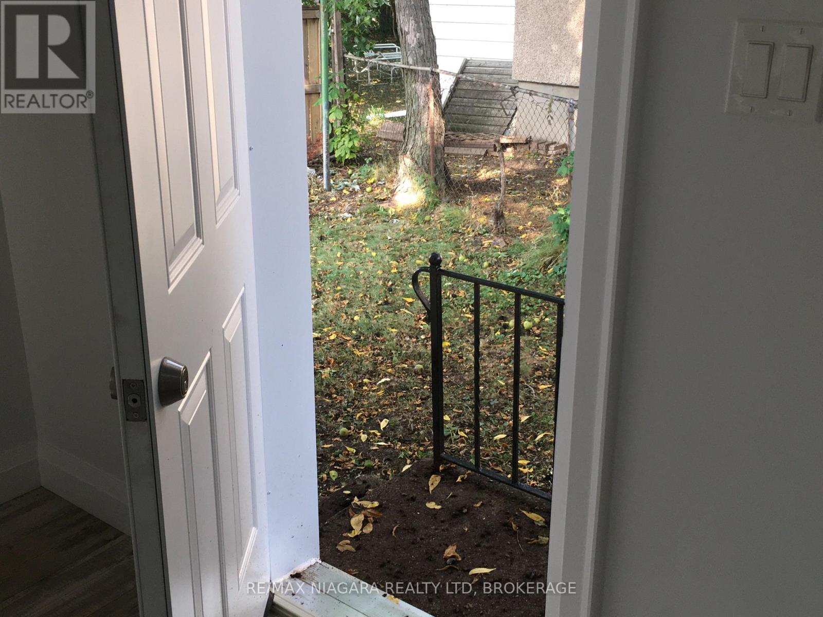 Rear Unit - 163 Welland Avenue, St. Catharines, Ontario  L2R 2N9 - Photo 37 - X12245949