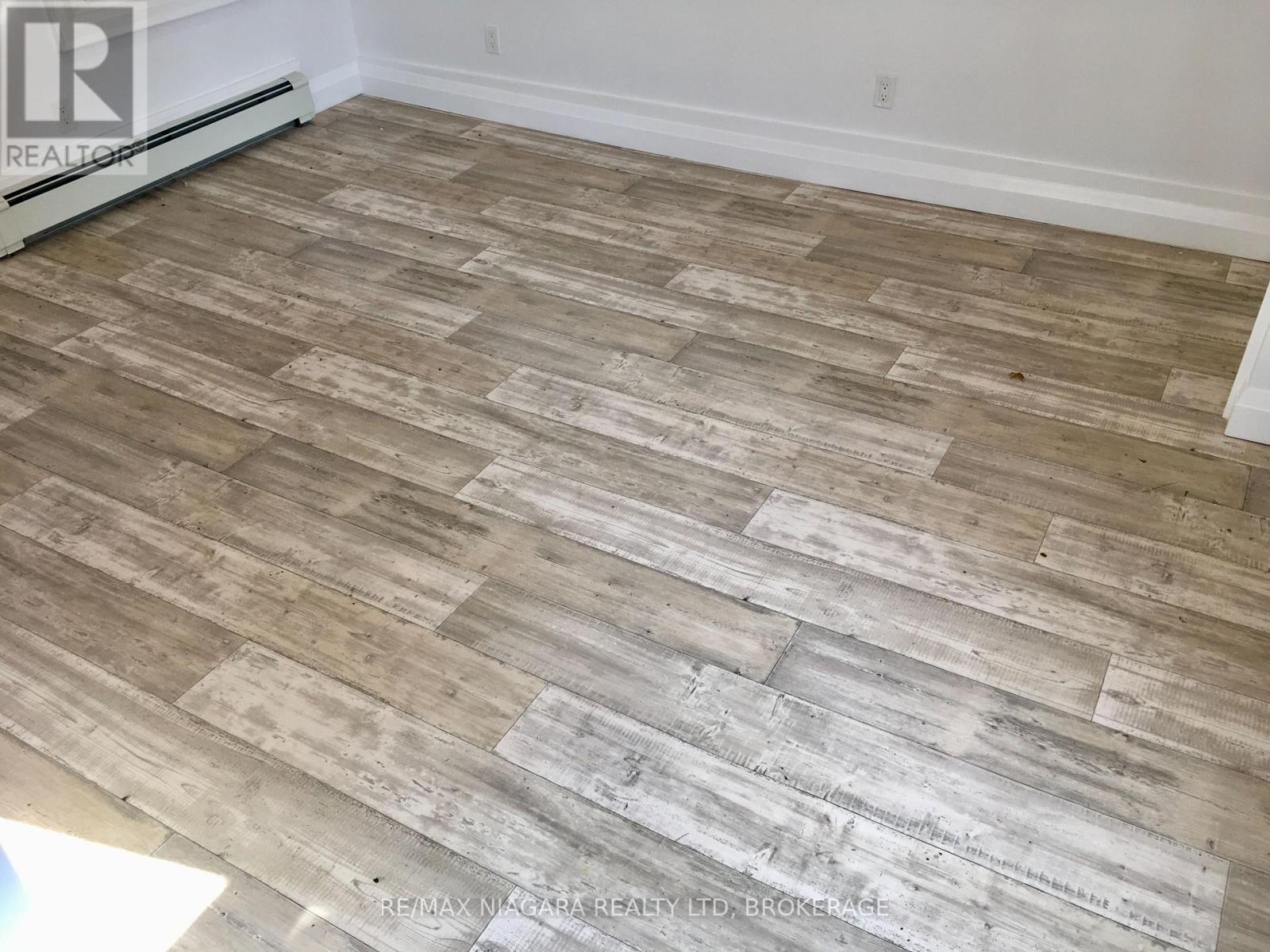 Rear Unit - 163 Welland Avenue, St. Catharines, Ontario  L2R 2N9 - Photo 34 - X12245949