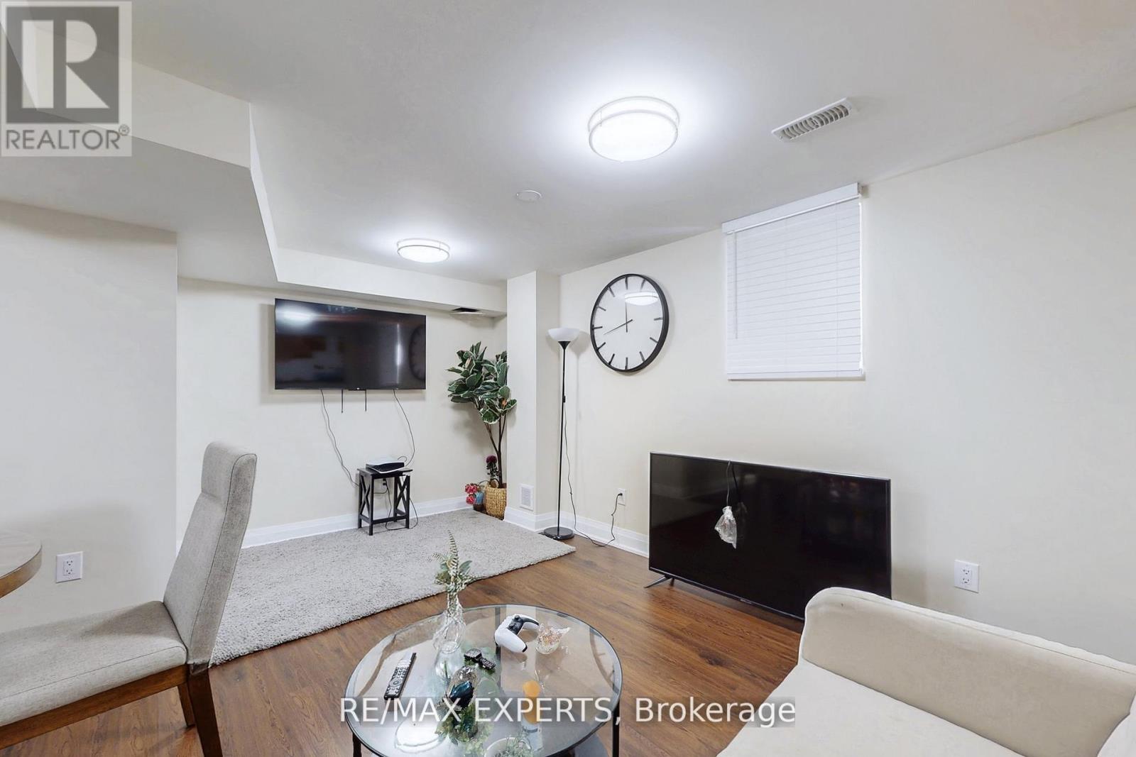 528 Fairview Road W, Mississauga, Ontario  L5B 3X1 - Photo 5 - W12476085