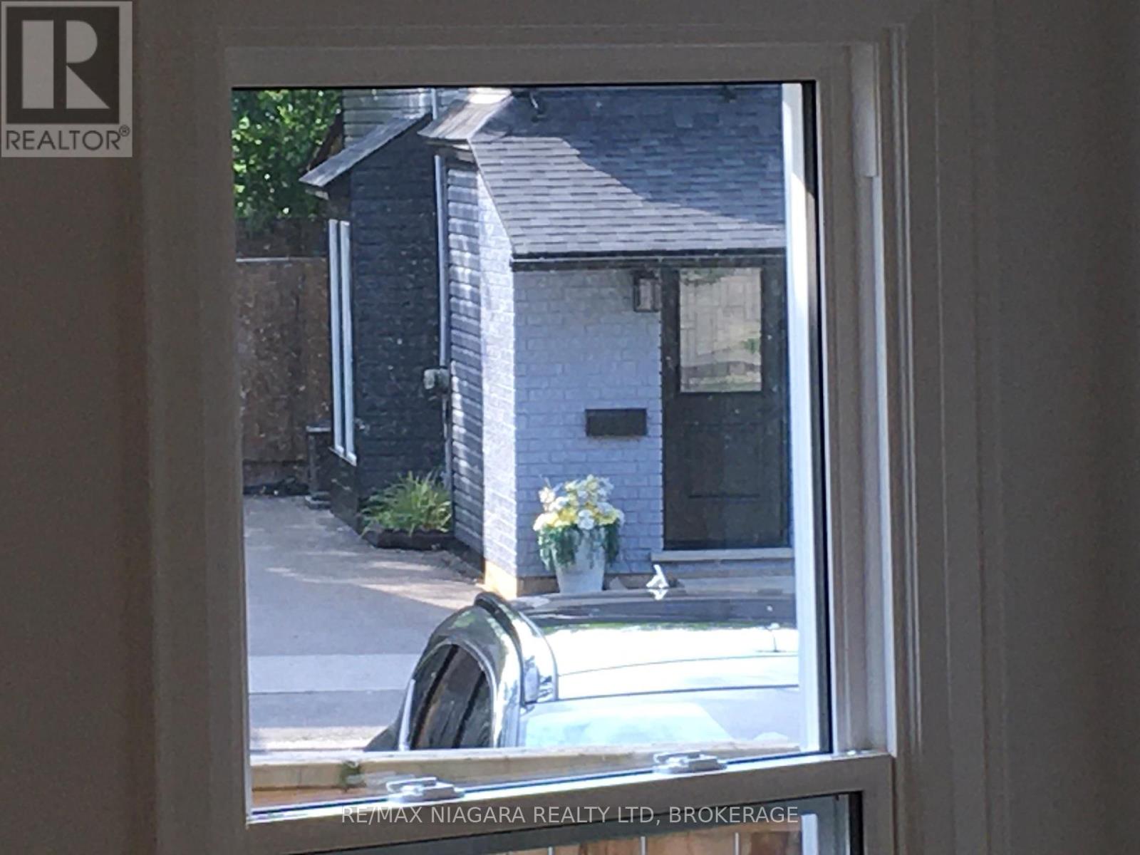 Rear Unit - 163 Welland Avenue, St. Catharines, Ontario  L2R 2N9 - Photo 42 - X12245949