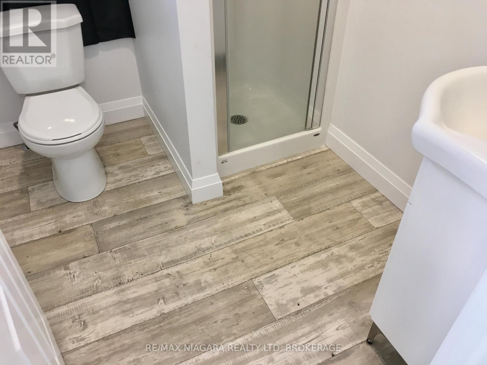 Rear Unit - 163 Welland Avenue, St. Catharines, Ontario  L2R 2N9 - Photo 43 - X12245949