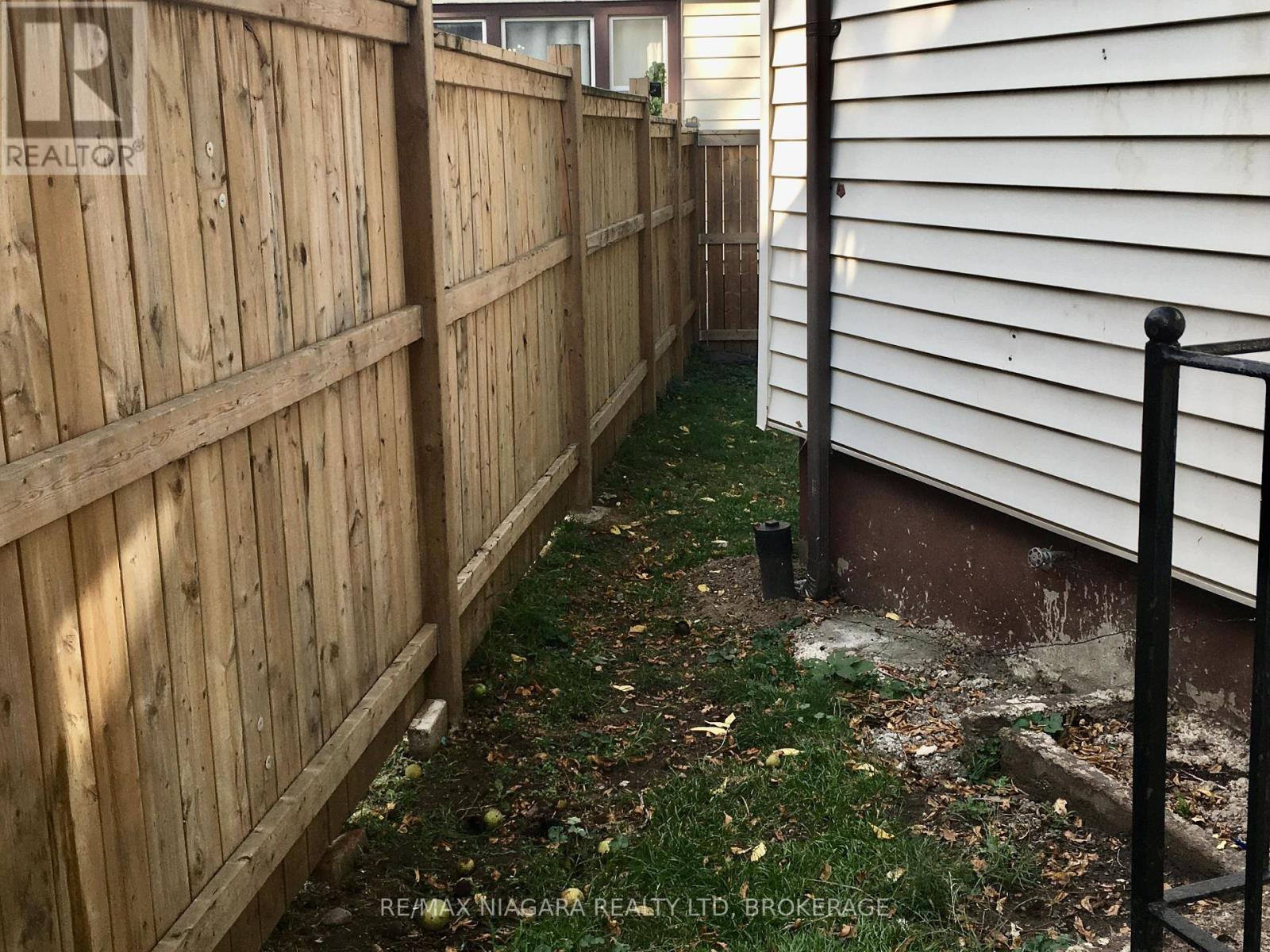 Rear Unit - 163 Welland Avenue, St. Catharines, Ontario  L2R 2N9 - Photo 5 - X12245949