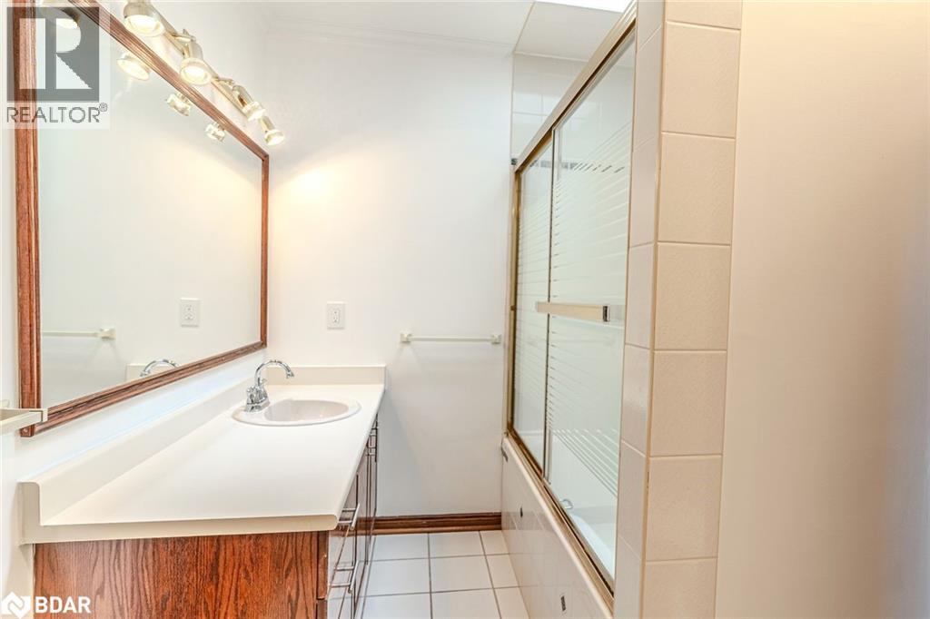 36 Kempenfelt Drive, Barrie, Ontario  L4M 1B9 - Photo 12 - 40781413