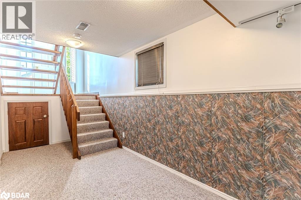 36 Kempenfelt Drive, Barrie, Ontario  L4M 1B9 - Photo 13 - 40781413