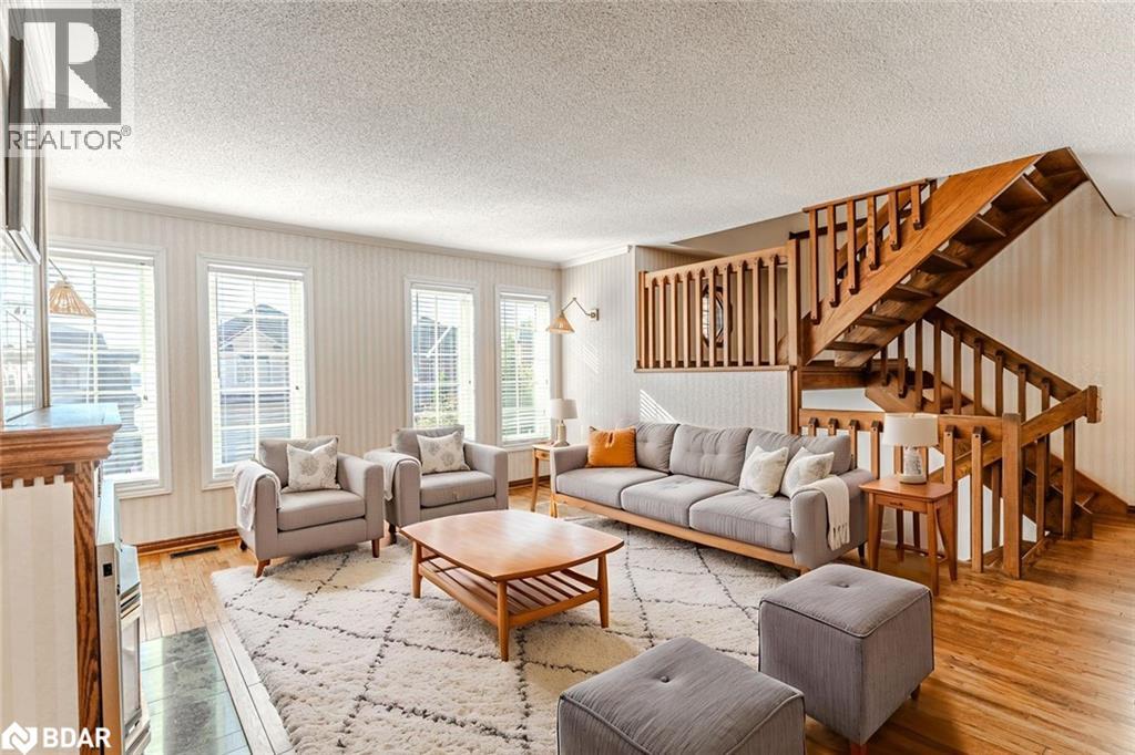 36 Kempenfelt Drive, Barrie, Ontario  L4M 1B9 - Photo 3 - 40781413