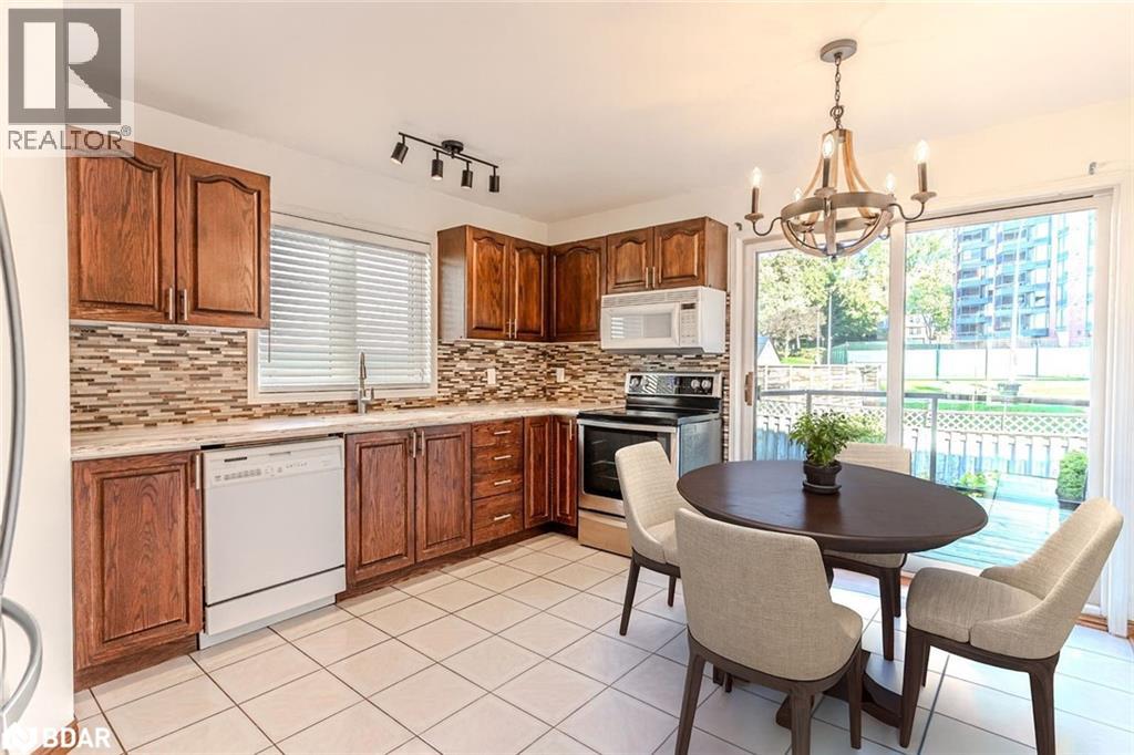 36 Kempenfelt Drive, Barrie, Ontario  L4M 1B9 - Photo 6 - 40781413