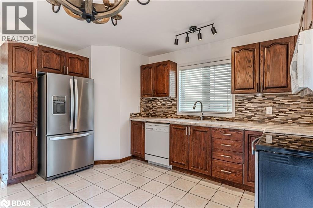 36 Kempenfelt Drive, Barrie, Ontario  L4M 1B9 - Photo 7 - 40781413