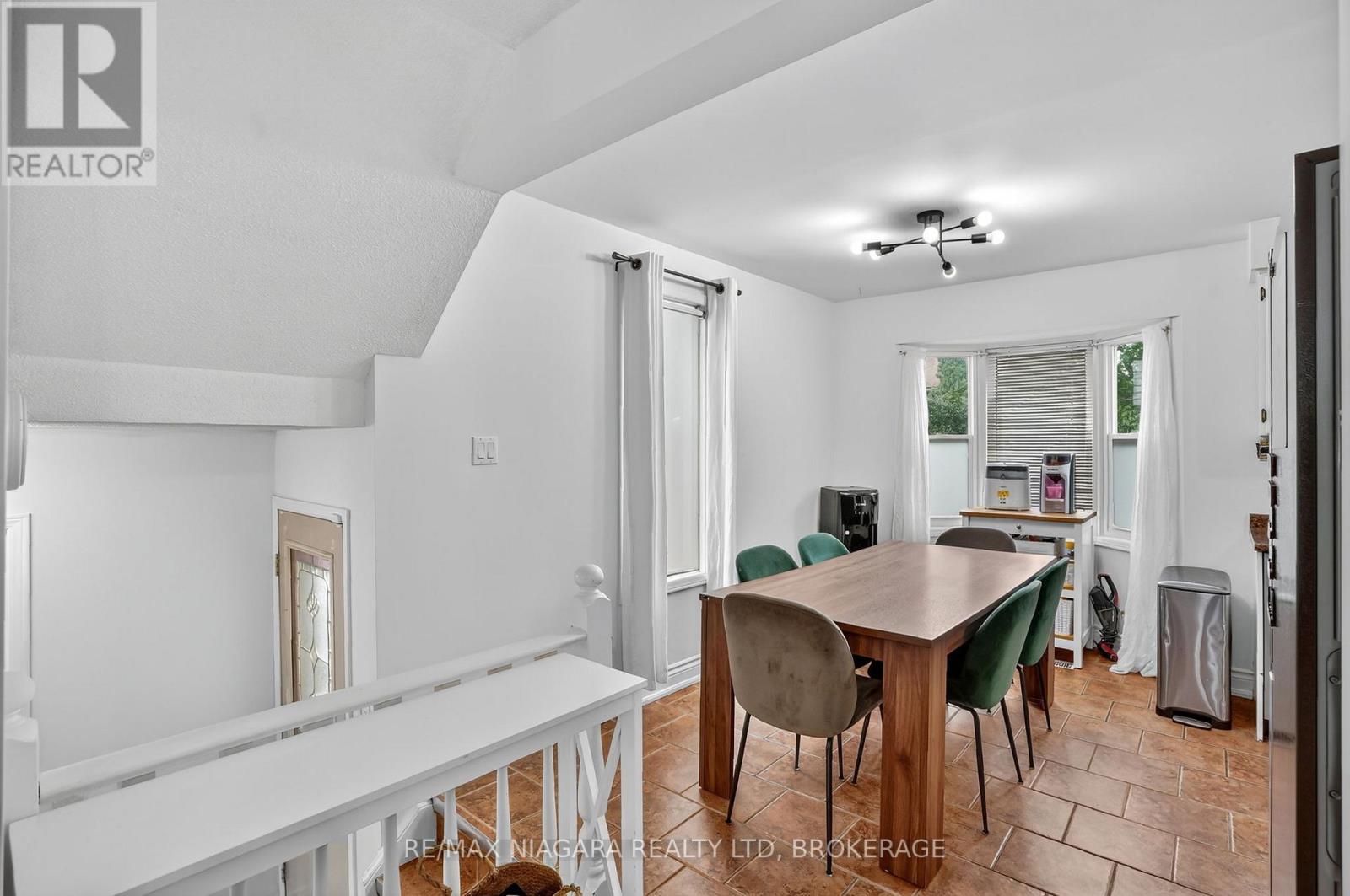 29 Baxter Crescent, Thorold (Confederation Heights), Ontario  L2Z 4S1 - Photo 15 - X12476074