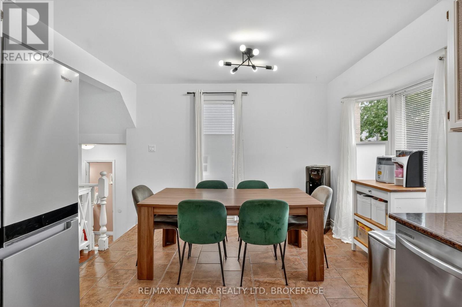 29 Baxter Crescent, Thorold (Confederation Heights), Ontario  L2Z 4S1 - Photo 13 - X12476074