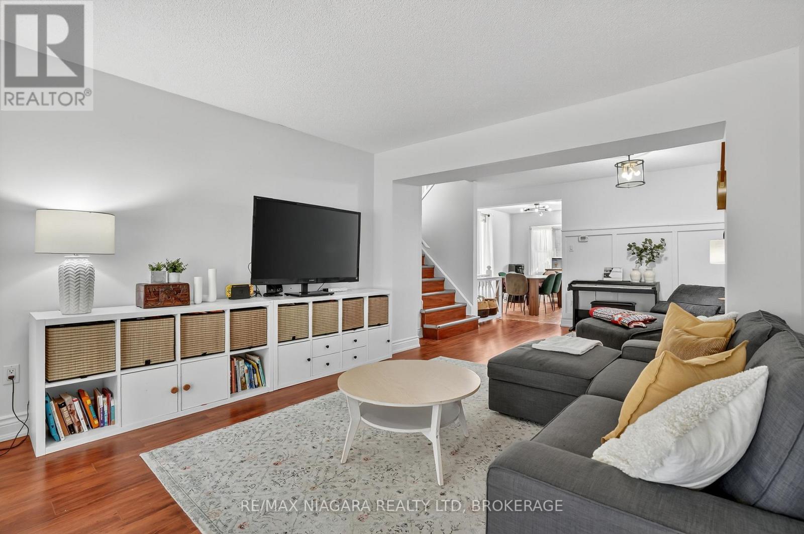 29 Baxter Crescent, Thorold (Confederation Heights), Ontario  L2Z 4S1 - Photo 3 - X12476074