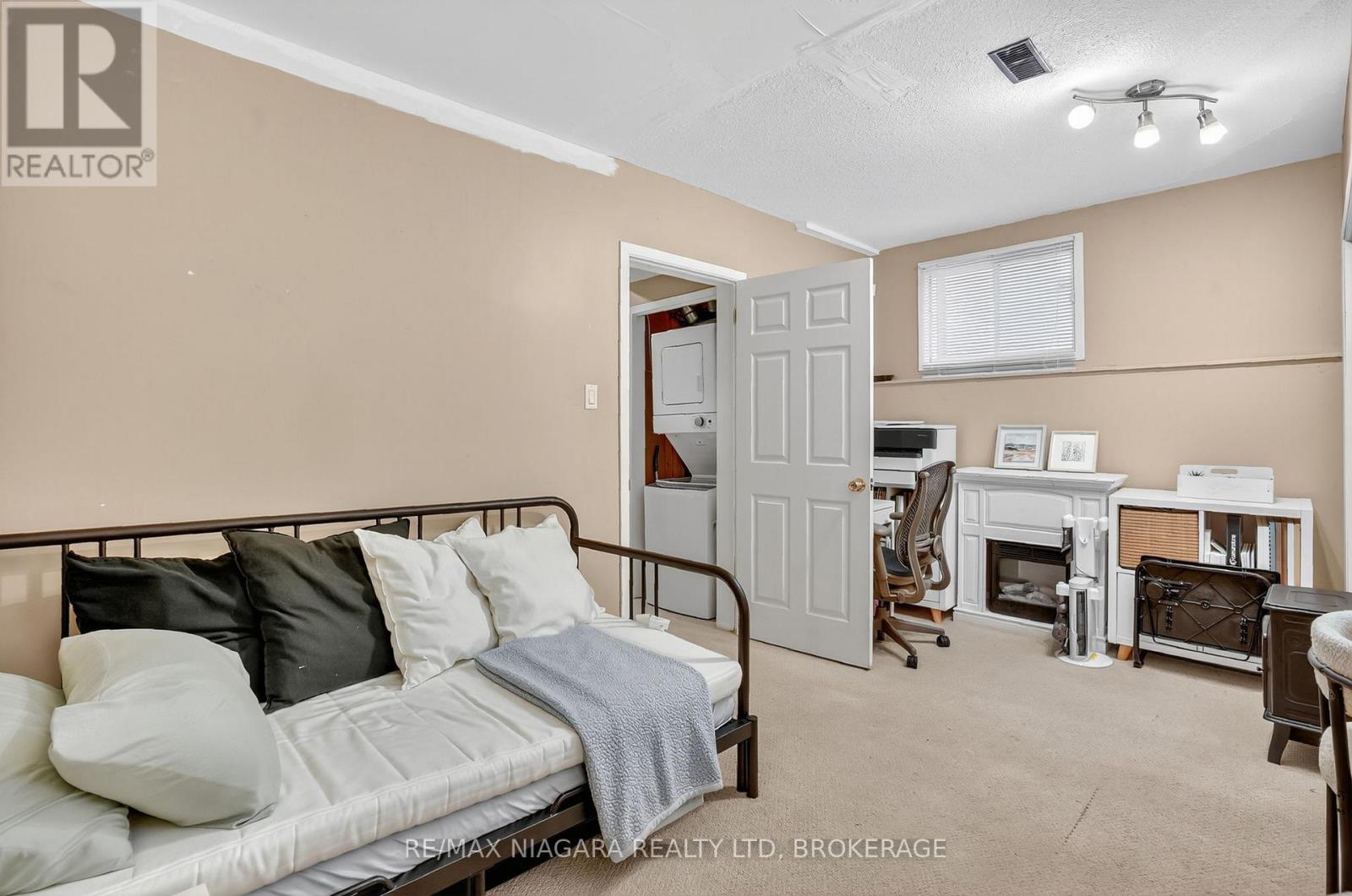 29 Baxter Crescent, Thorold (Confederation Heights), Ontario  L2Z 4S1 - Photo 36 - X12476074