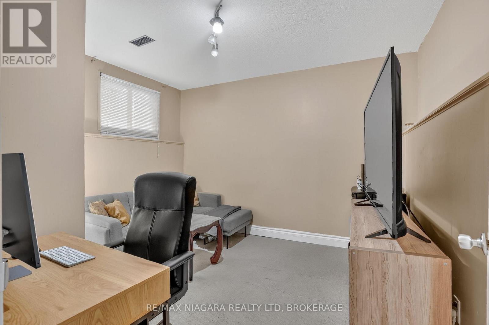 29 Baxter Crescent, Thorold (Confederation Heights), Ontario  L2Z 4S1 - Photo 31 - X12476074