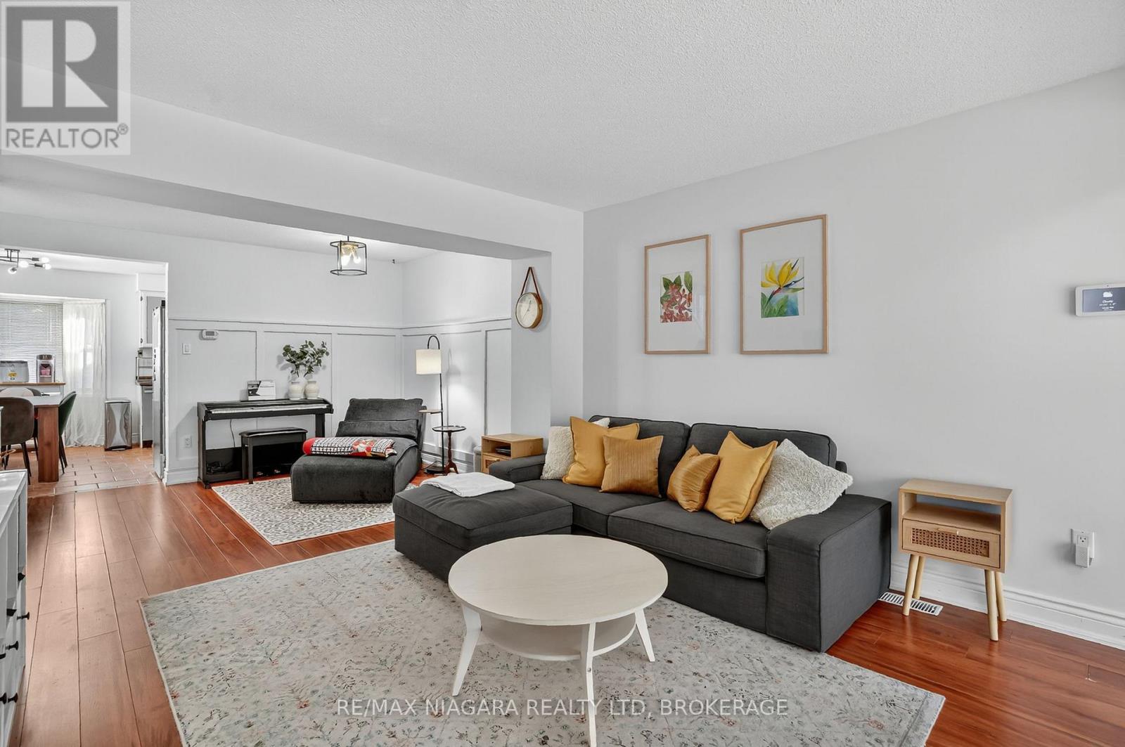 29 Baxter Crescent, Thorold (Confederation Heights), Ontario  L2Z 4S1 - Photo 4 - X12476074