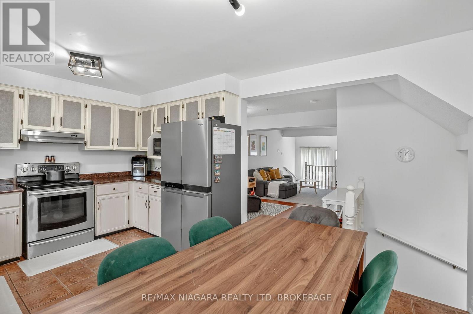 29 Baxter Crescent, Thorold (Confederation Heights), Ontario  L2Z 4S1 - Photo 11 - X12476074