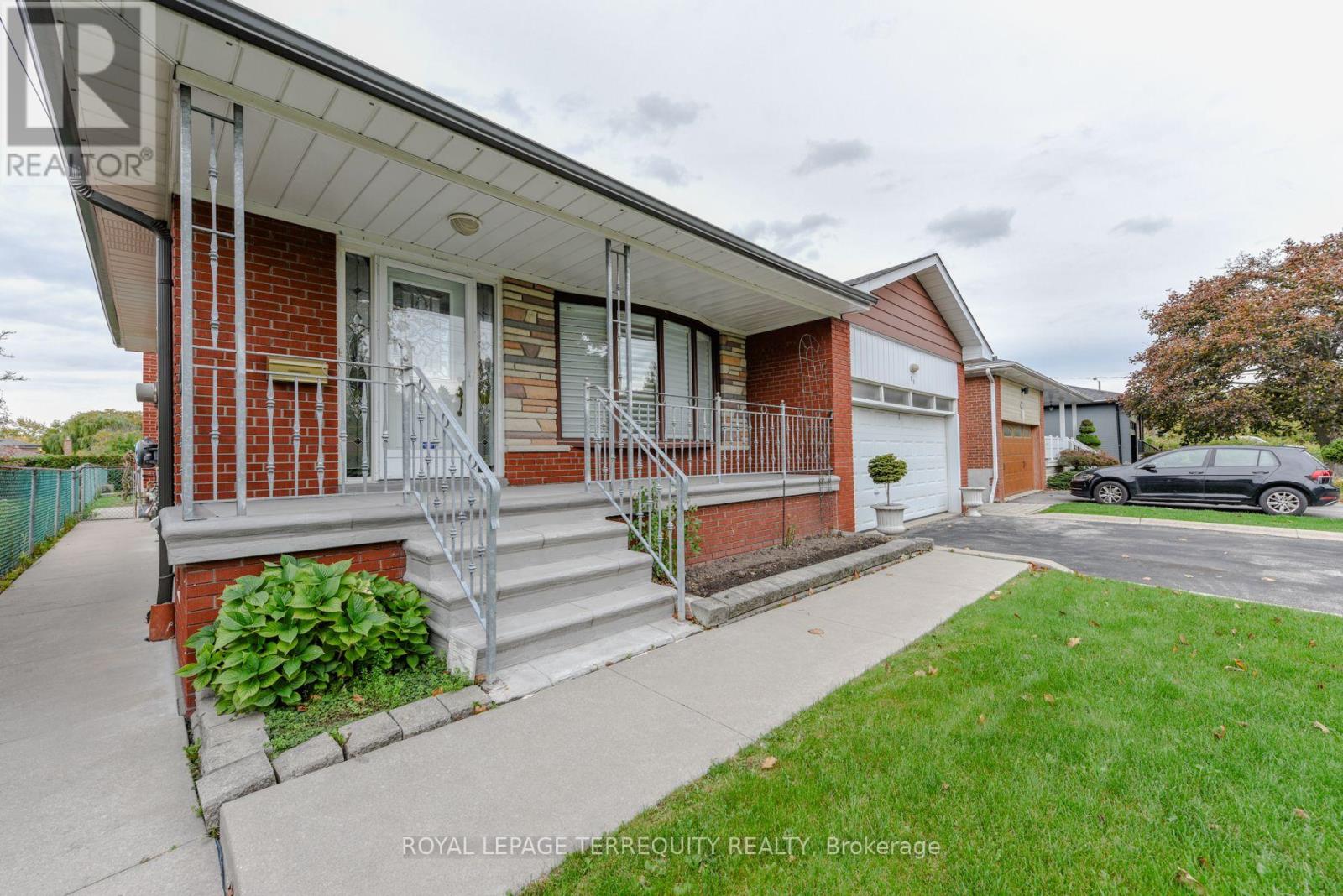 94 Melbert Road, Toronto, Ontario  M9C 3R1 - Photo 3 - W12476147