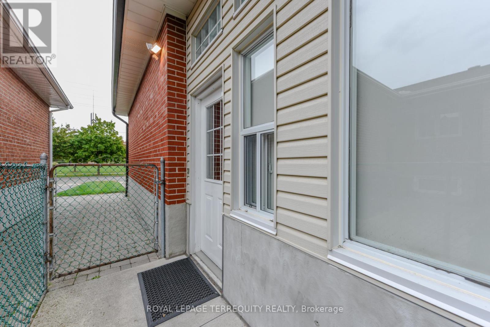 94 Melbert Road, Toronto, Ontario  M9C 3R1 - Photo 6 - W12476147