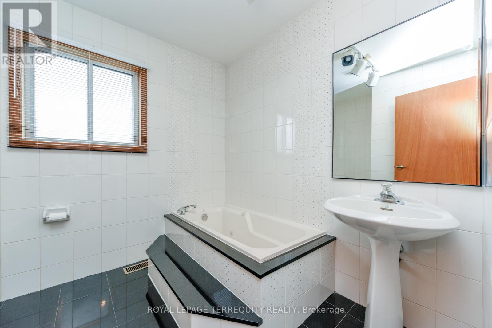 94 Melbert Road, Toronto, Ontario  M9C 3R1 - Photo 37 - W12476147