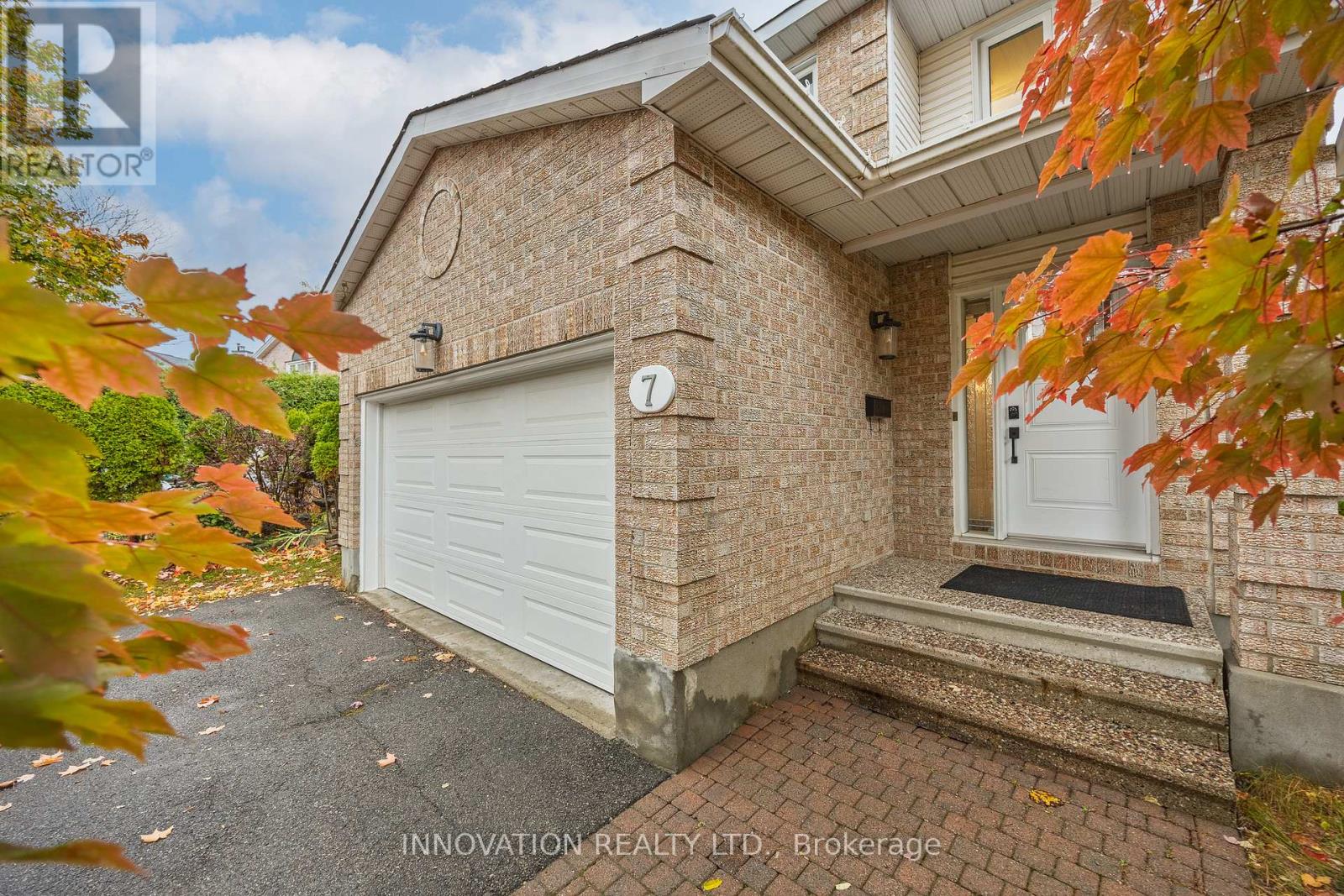 7 Hyannis Avenue, Ottawa, Ontario  K2J 3H9 - Photo 2 - X12477930