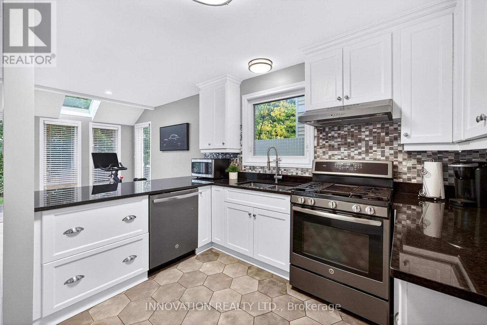 7 Hyannis Avenue, Ottawa, Ontario  K2J 3H9 - Photo 4 - X12477930