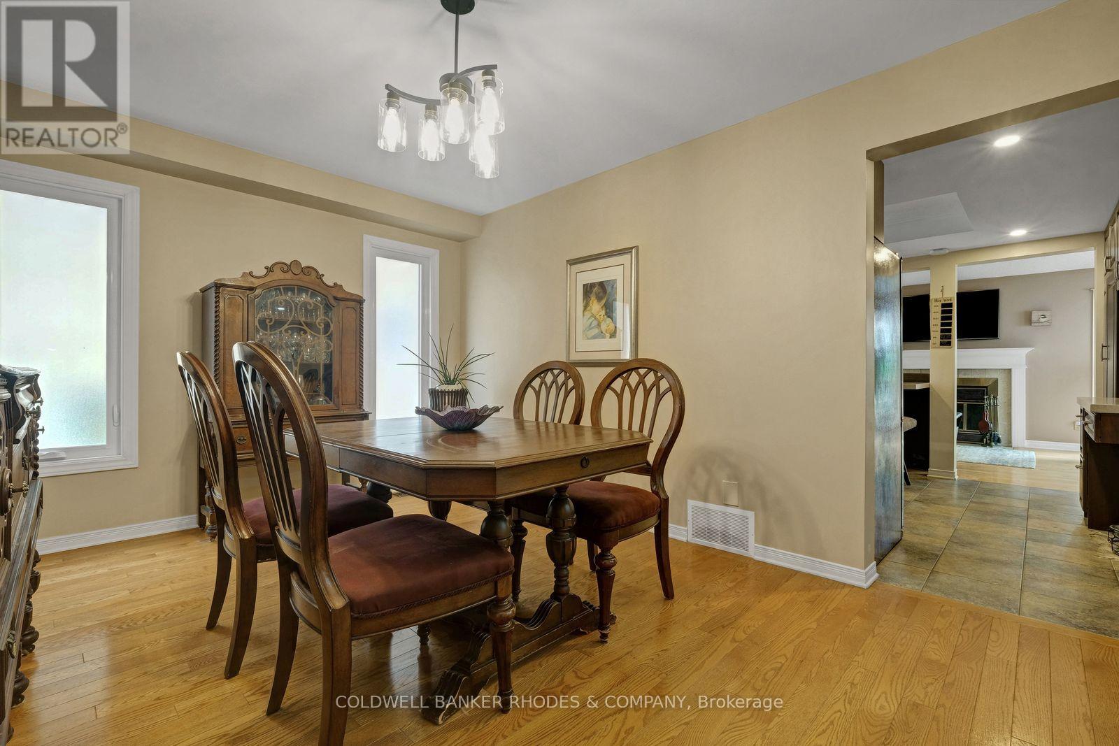 12 Bramblegrove Crescent, Ottawa, Ontario  K1T 3G3 - Photo 14 - X12477961
