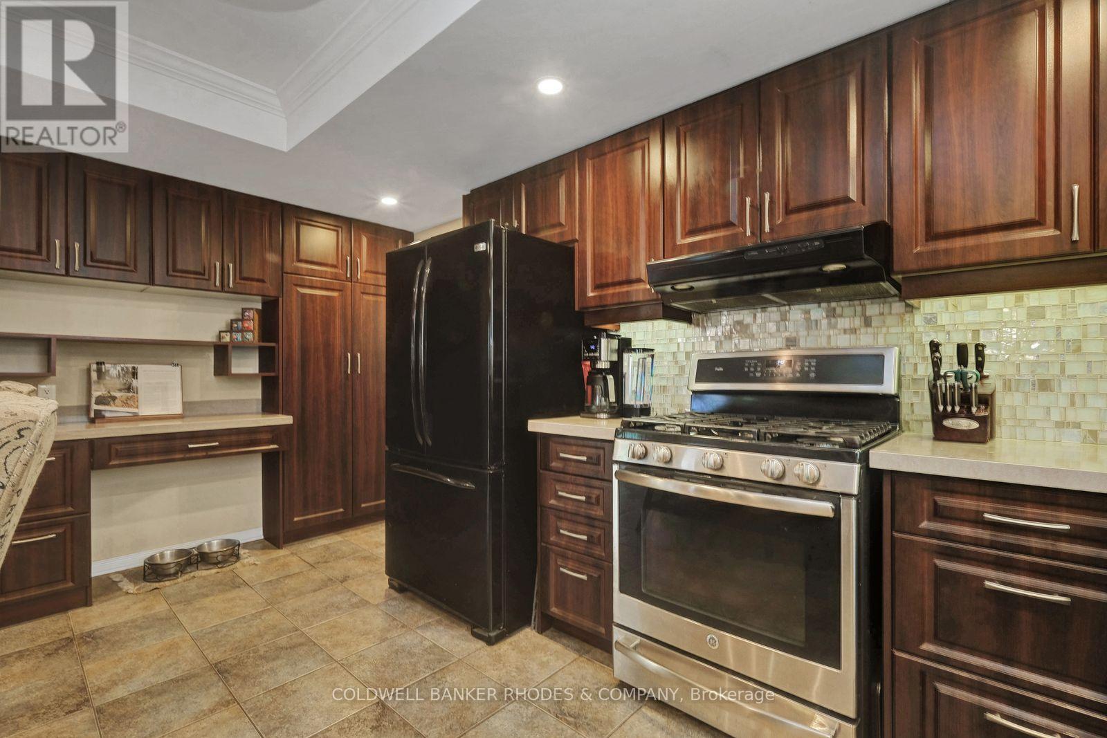 12 Bramblegrove Crescent, Ottawa, Ontario  K1T 3G3 - Photo 16 - X12477961