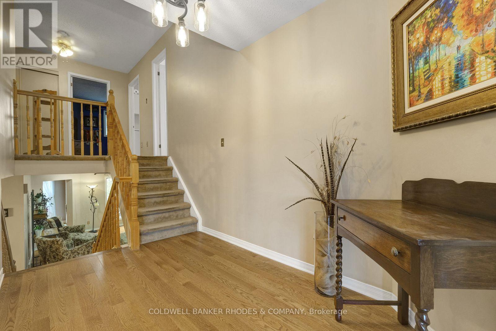 12 Bramblegrove Crescent, Ottawa, Ontario  K1T 3G3 - Photo 22 - X12477961