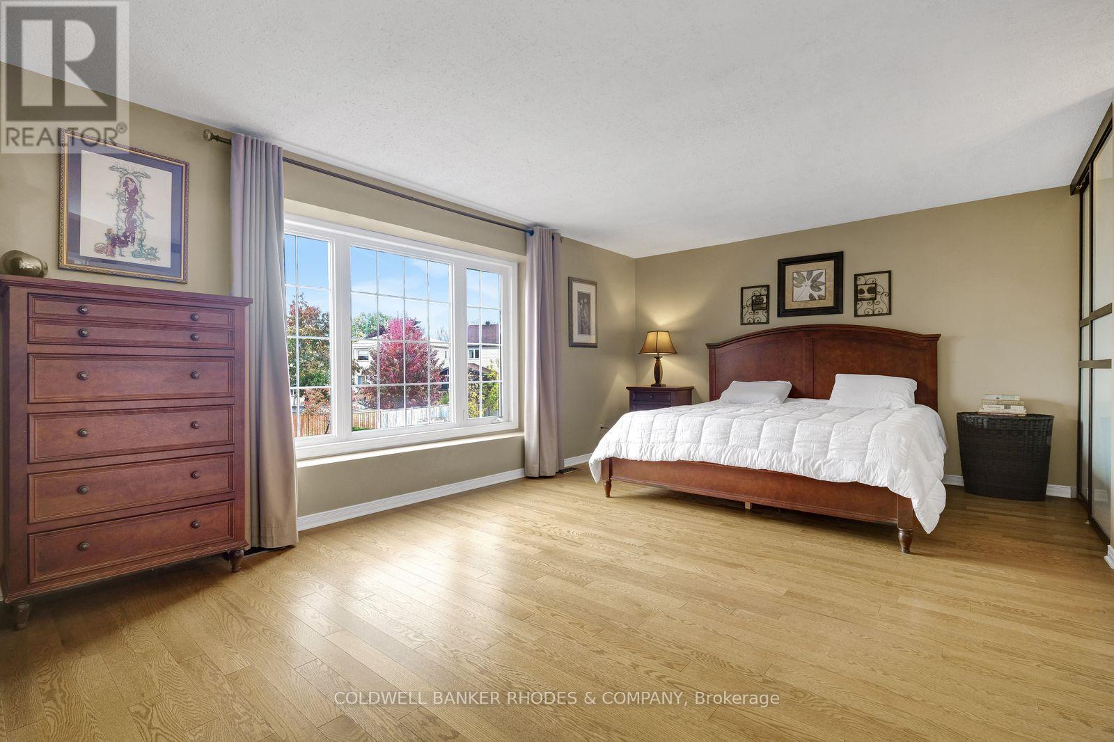 12 Bramblegrove Crescent, Ottawa, Ontario  K1T 3G3 - Photo 23 - X12477961