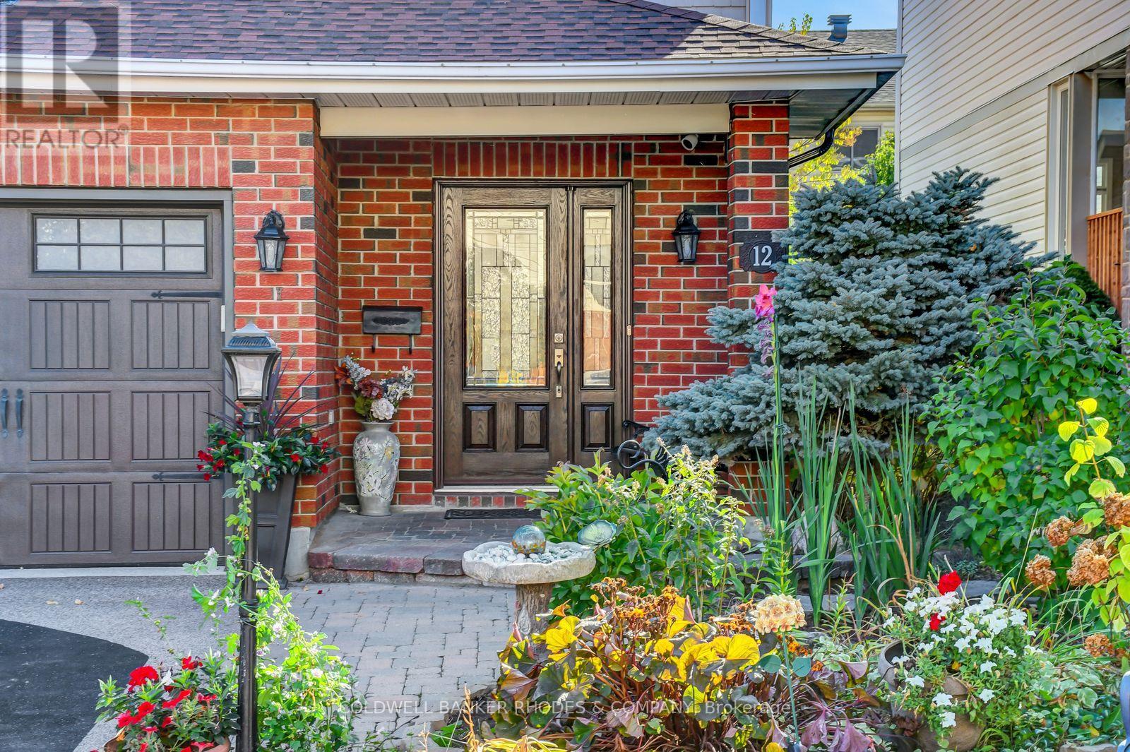12 Bramblegrove Crescent, Ottawa, Ontario  K1T 3G3 - Photo 3 - X12477961