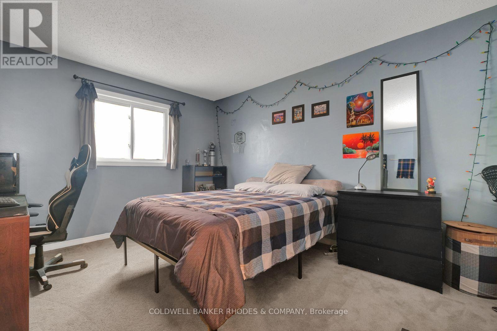 12 Bramblegrove Crescent, Ottawa, Ontario  K1T 3G3 - Photo 30 - X12477961