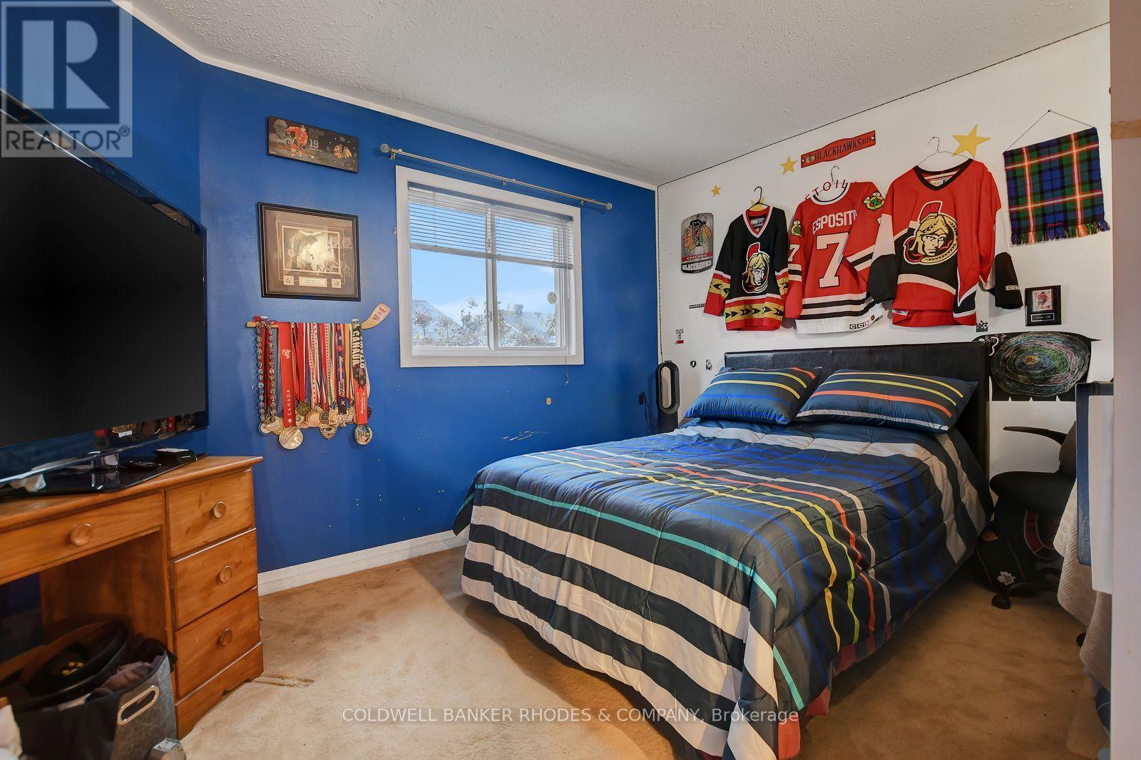 12 Bramblegrove Crescent, Ottawa, Ontario  K1T 3G3 - Photo 31 - X12477961