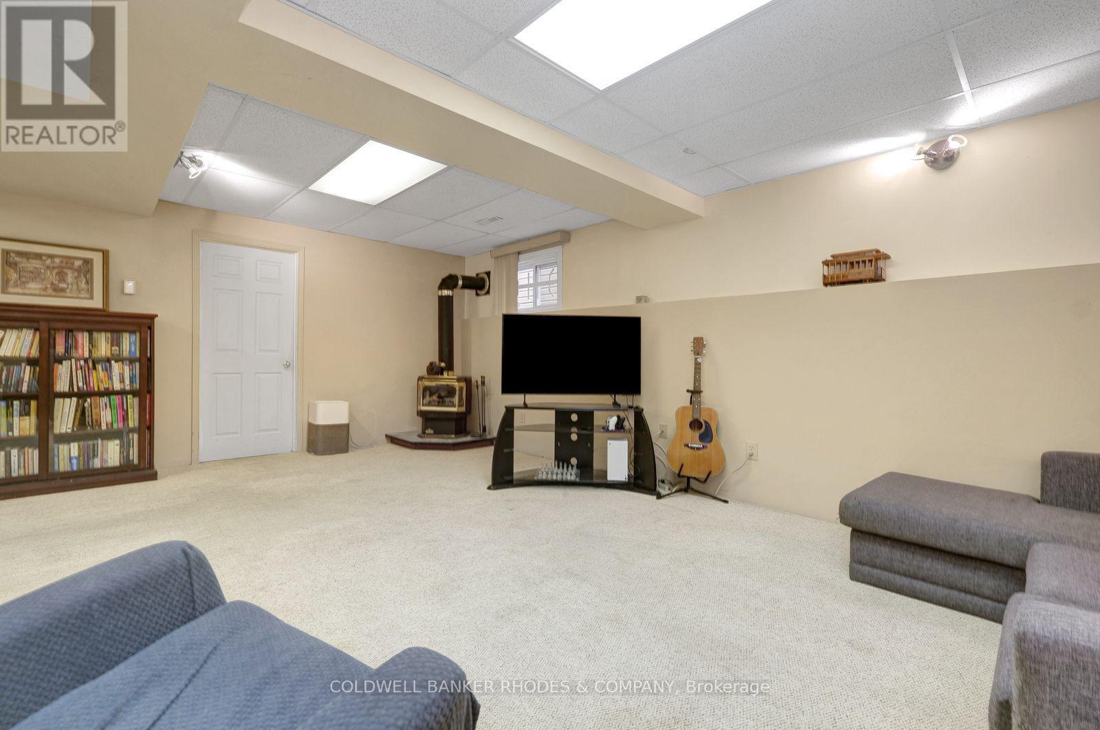 12 Bramblegrove Crescent, Ottawa, Ontario  K1T 3G3 - Photo 33 - X12477961