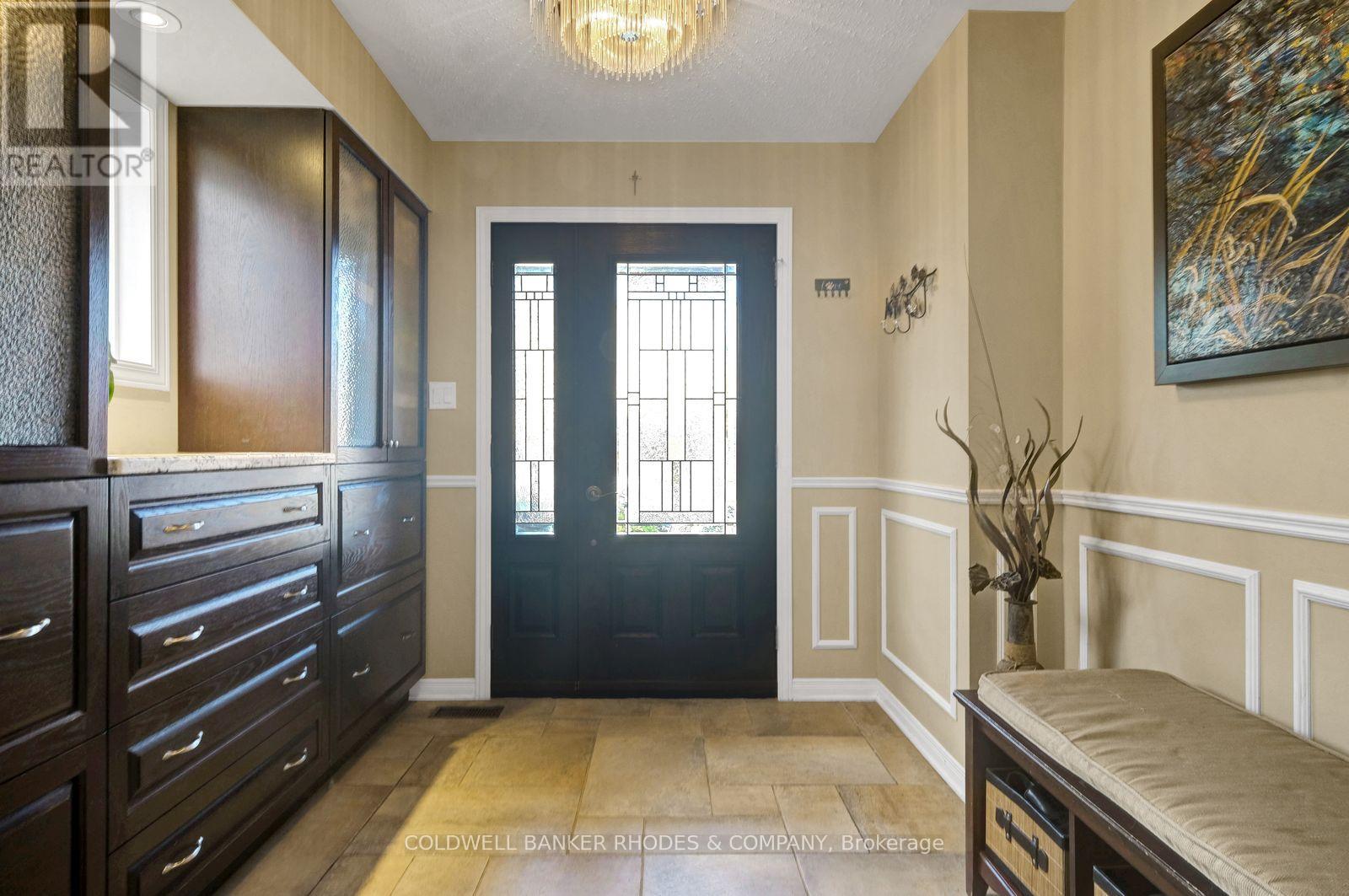 12 Bramblegrove Crescent, Ottawa, Ontario  K1T 3G3 - Photo 4 - X12477961