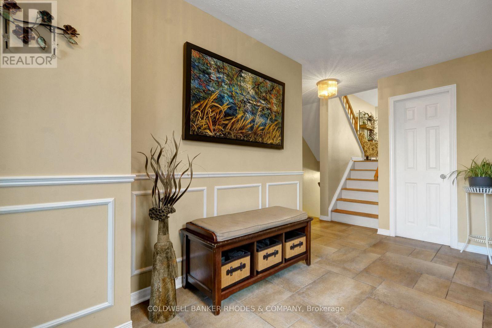 12 Bramblegrove Crescent, Ottawa, Ontario  K1T 3G3 - Photo 6 - X12477961