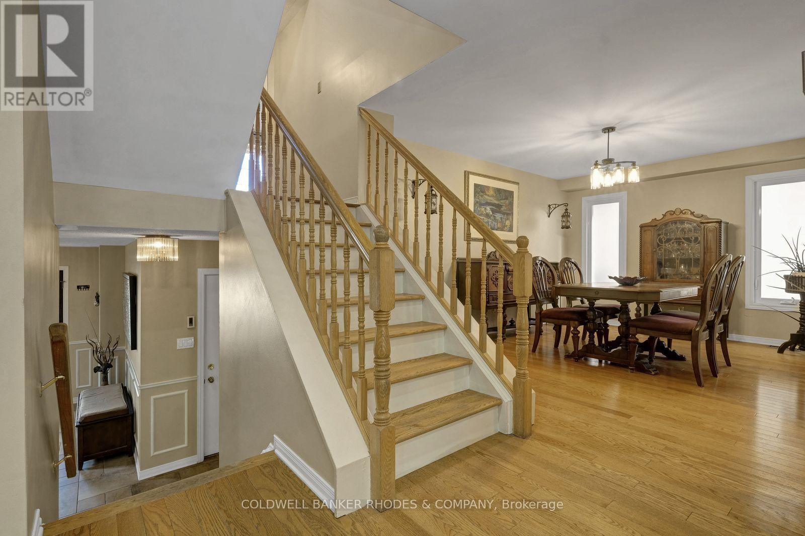 12 Bramblegrove Crescent, Ottawa, Ontario  K1T 3G3 - Photo 7 - X12477961