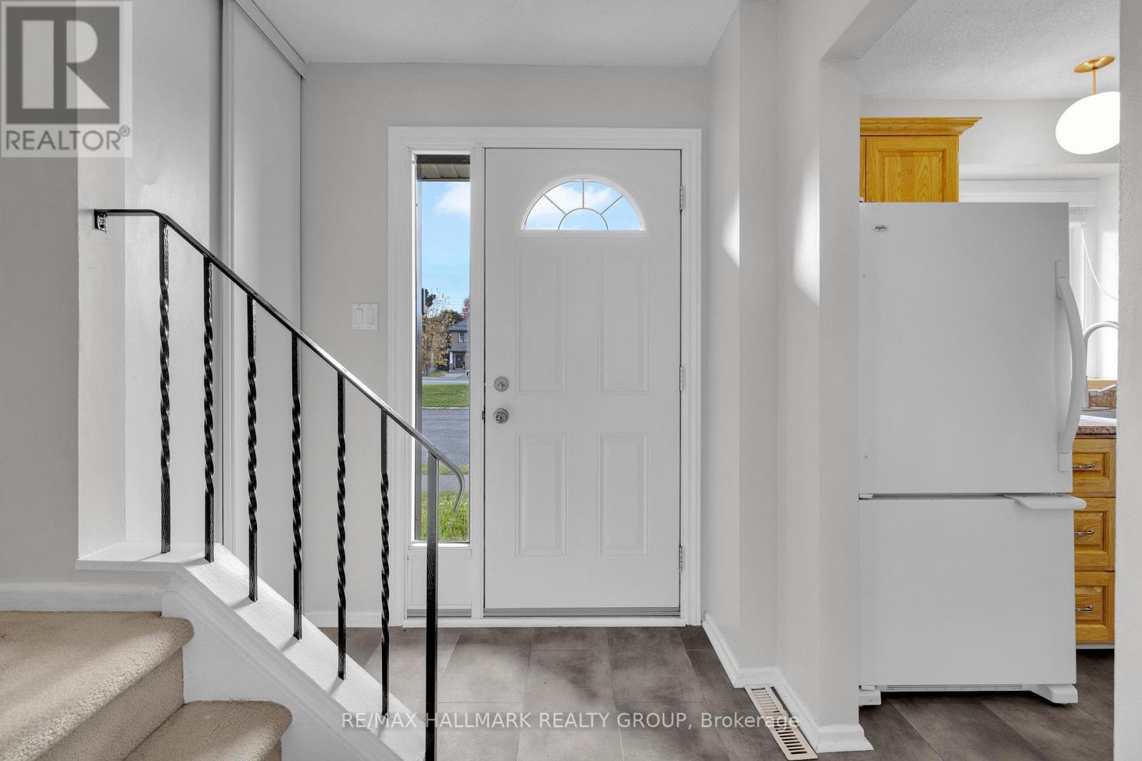 B - 479 Moodie Drive, Ottawa, Ontario  K2H 8T7 - Photo 5 - X12477985