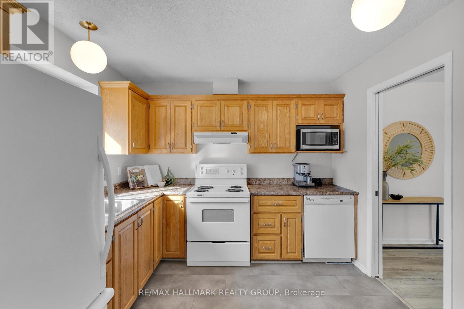 B - 479 Moodie Drive, Ottawa, Ontario  K2H 8T7 - Photo 7 - X12477985