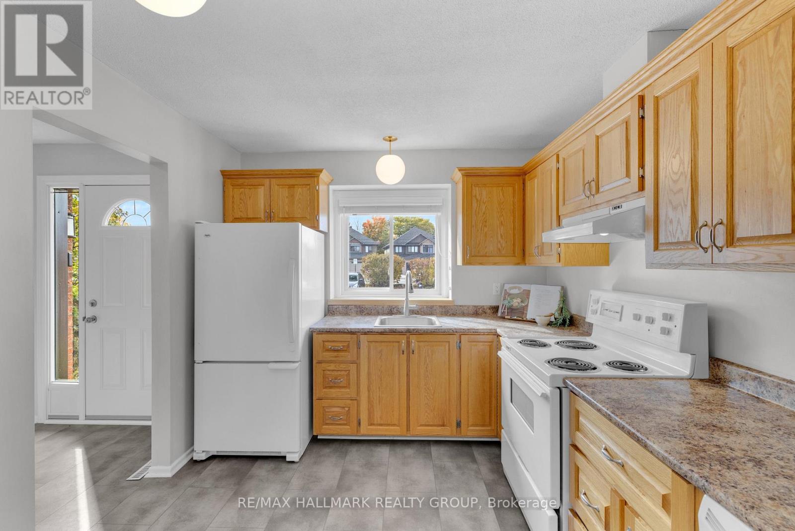 B - 479 Moodie Drive, Ottawa, Ontario  K2H 8T7 - Photo 8 - X12477985