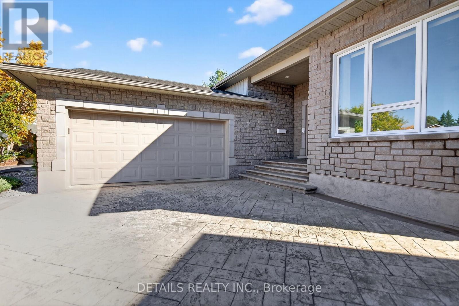7 Eagle Chase Court, Ottawa, Ontario  K2J 3N5 - Photo 3 - X12478005