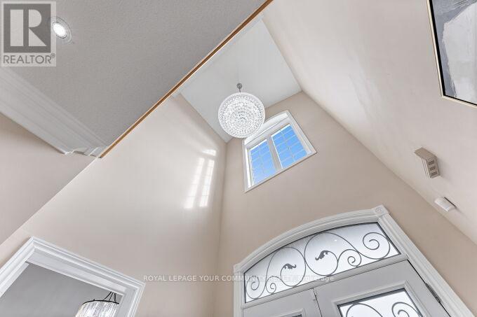40 Barberry Crescent, Richmond Hill, Ontario  L4E 4S4 - Photo 9 - N12468494
