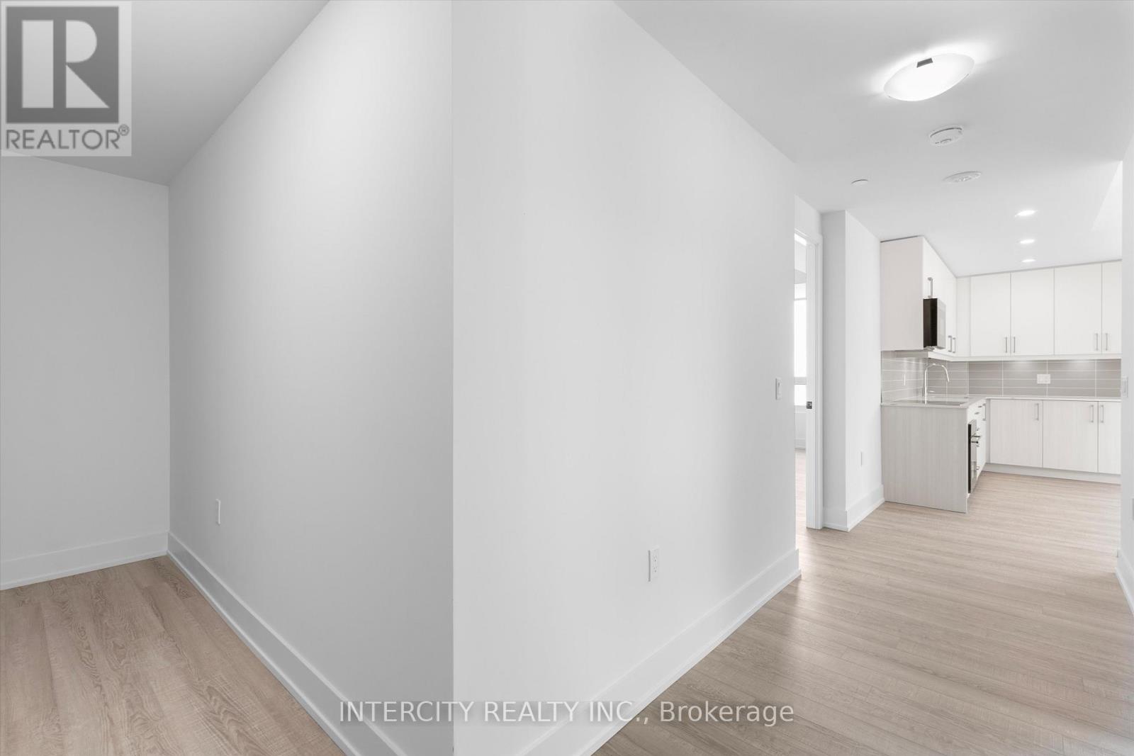 247 - 2075 King Road, King (King City), Ontario  L7B 0R6 - Photo 3 - N12477242