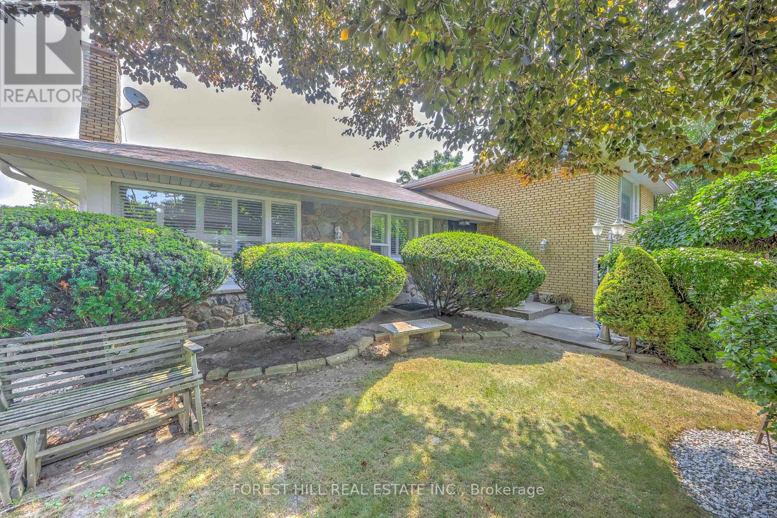 89 Portage Avenue, Toronto, Ontario  M9N 3H2 - Photo 3 - W12414247