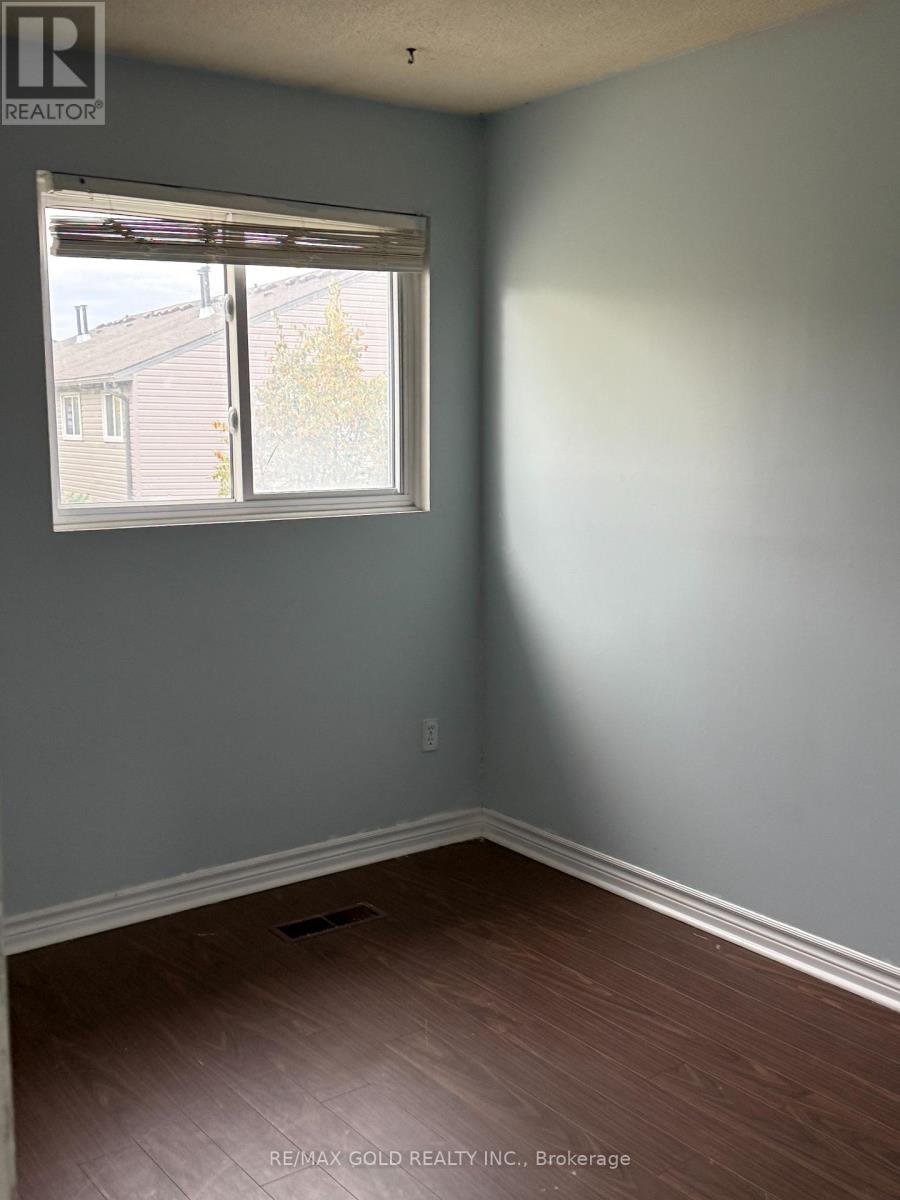 30 - 30 Tara Park Crescent, Brampton, Ontario  L6V 3E3 - Photo 6 - W12476218