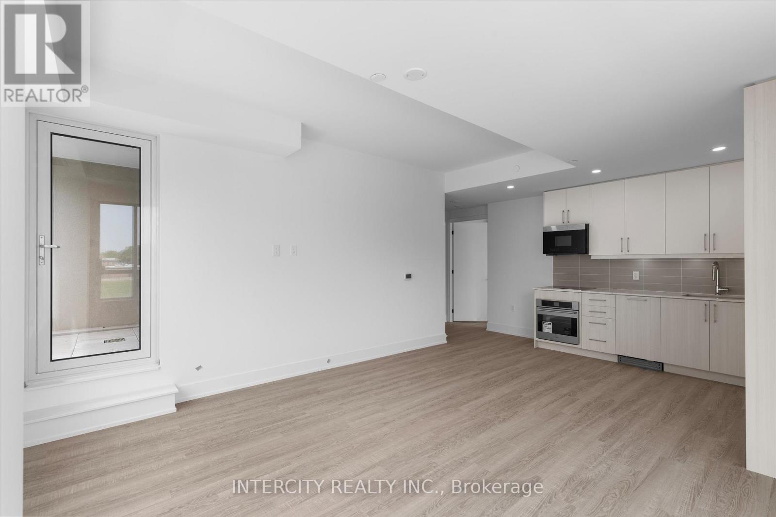 247 - 2075 King Road, King (King City), Ontario  L7B 0R6 - Photo 7 - N12477242