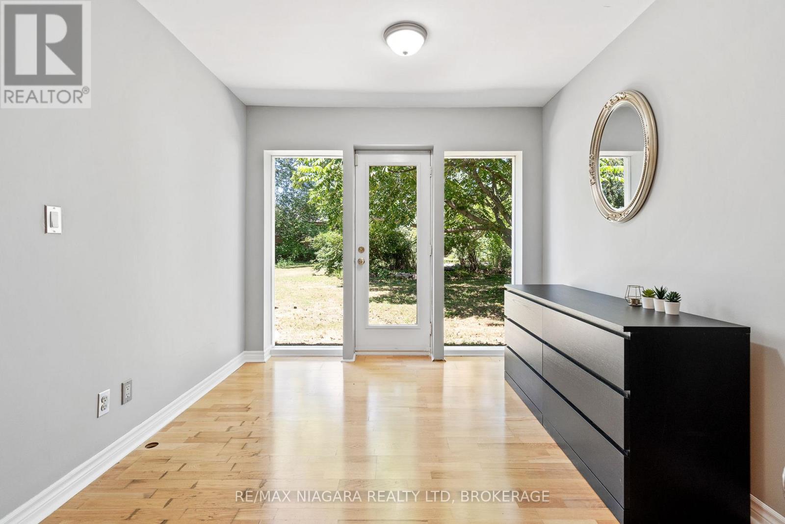 290 Lakeshore Road, Fort Erie, Ontario  L2A 1B4 - Photo 28 - X12477862