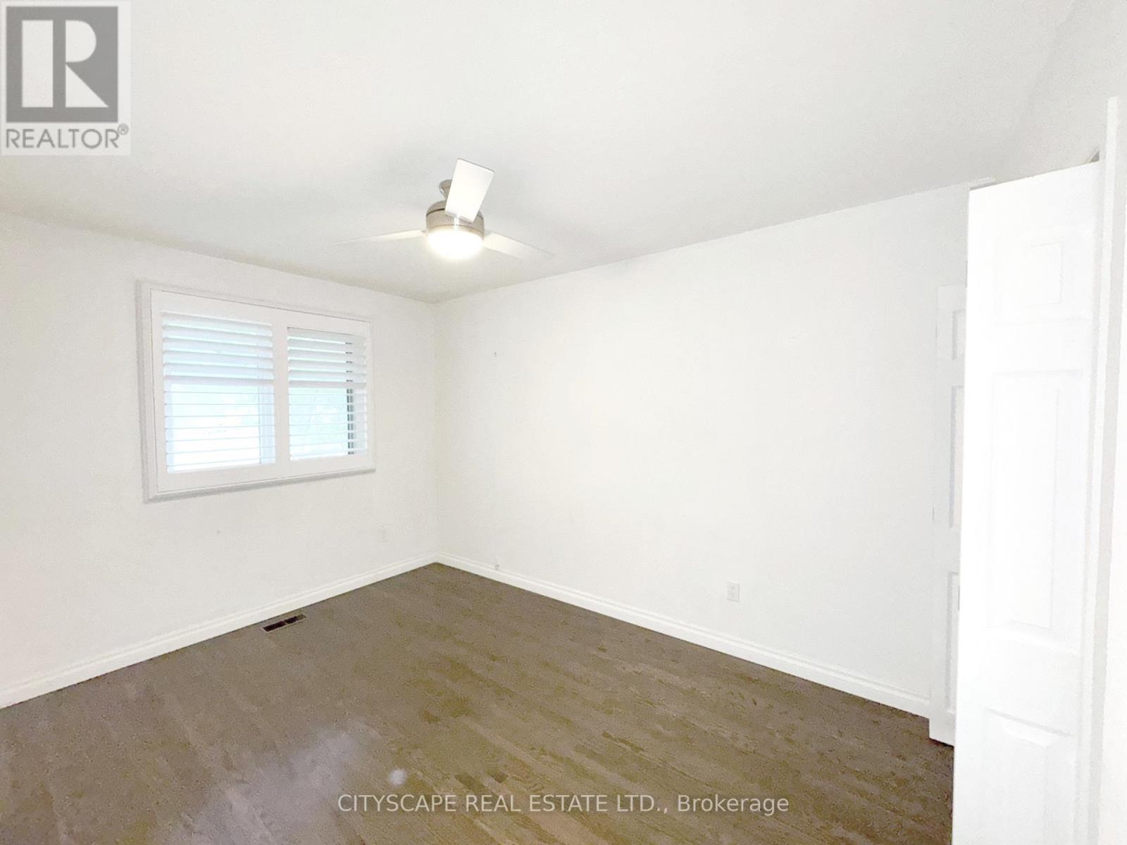 271 Cheltenham Road, Burlington, Ontario  L7L 4H6 - Photo 23 - W12477721