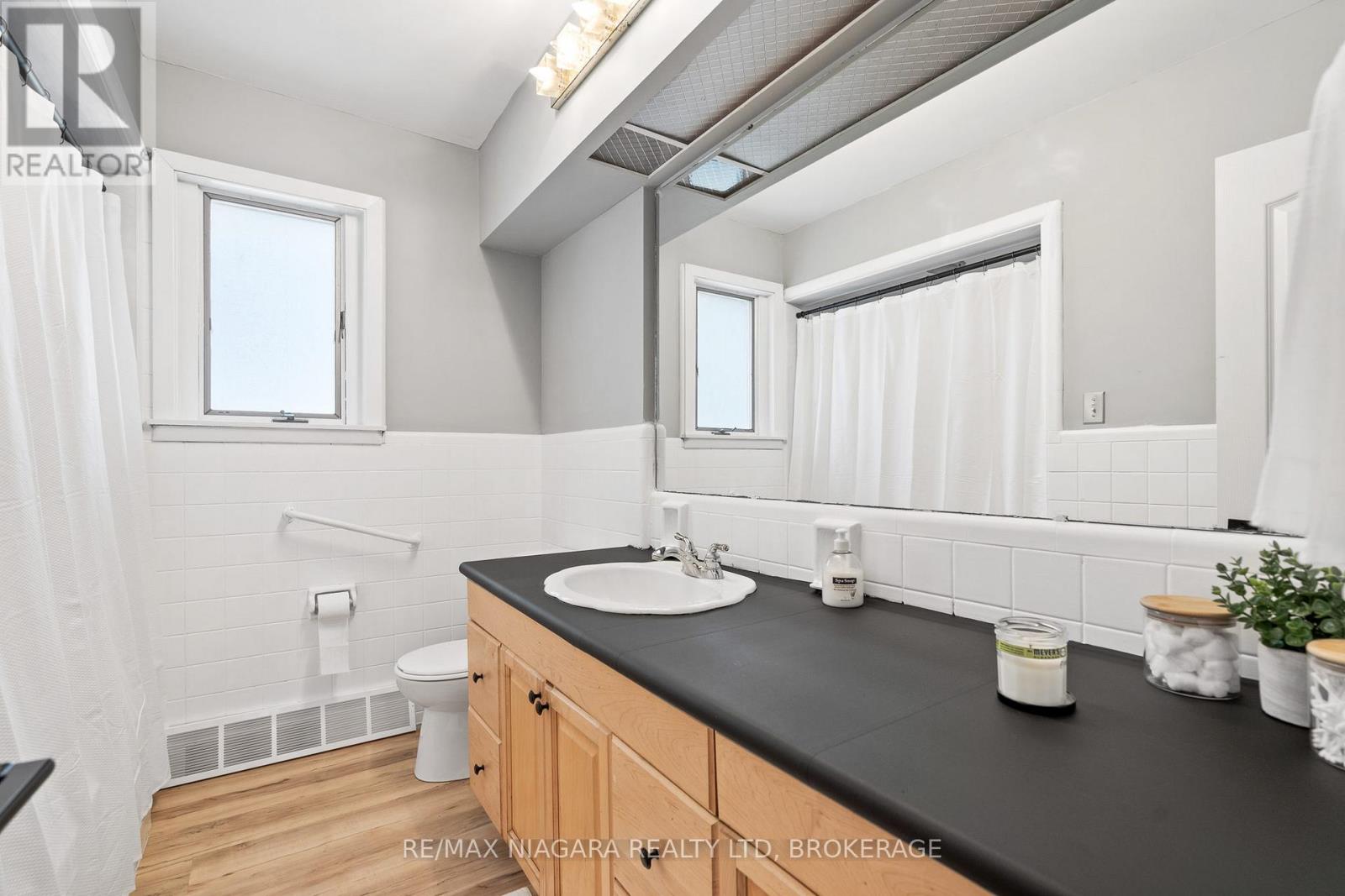 290 Lakeshore Road, Fort Erie, Ontario  L2A 1B4 - Photo 24 - X12477862