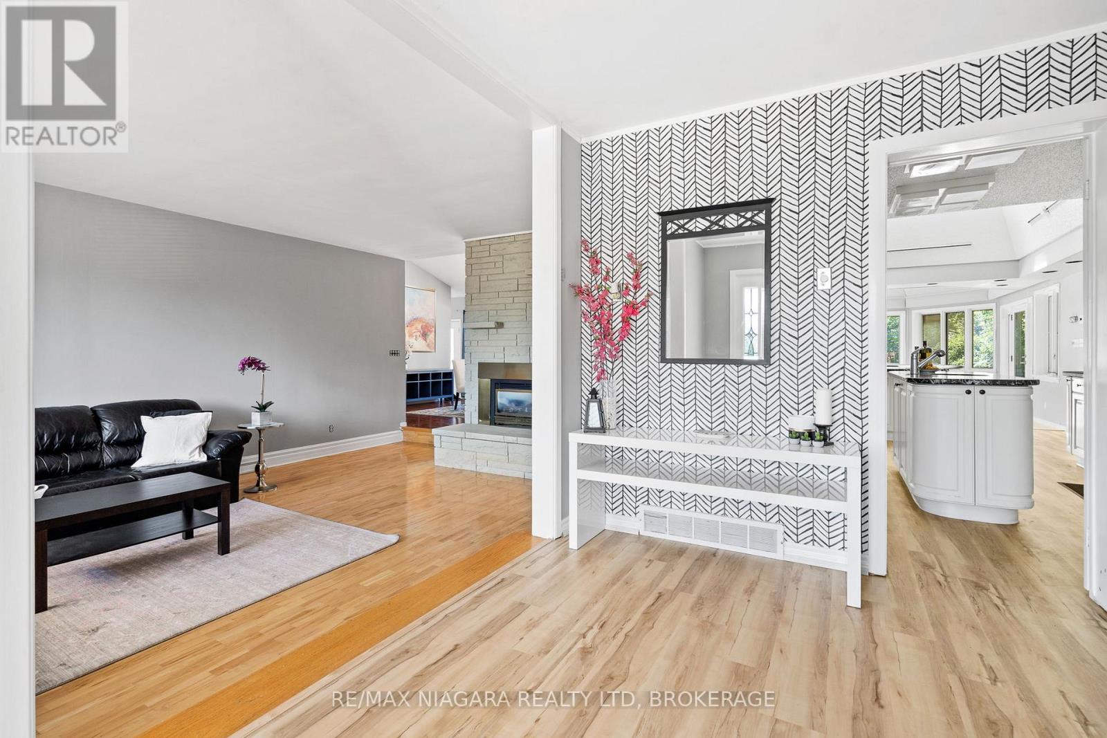 290 Lakeshore Road, Fort Erie, Ontario  L2A 1B4 - Photo 13 - X12477862