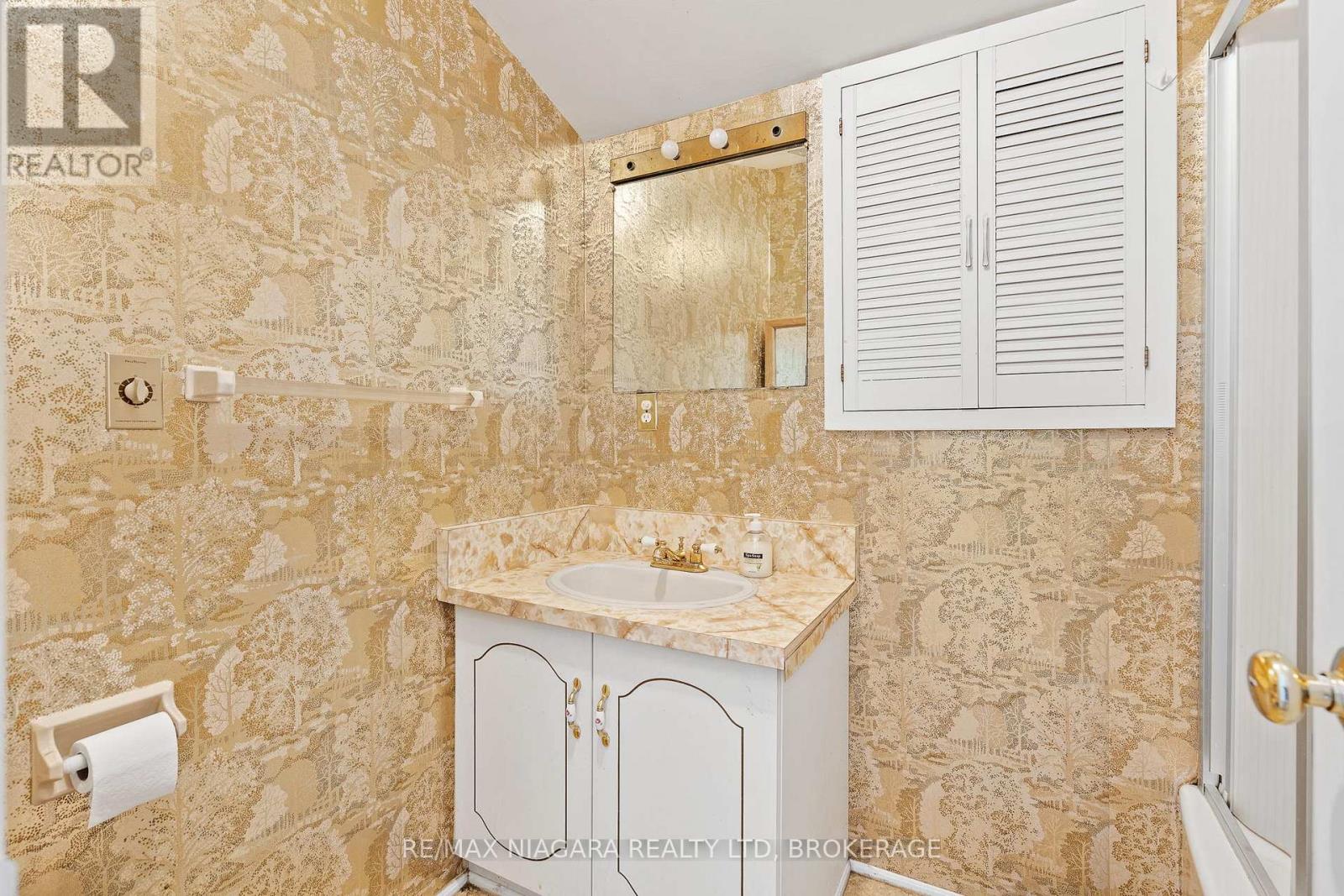 290 Lakeshore Road, Fort Erie, Ontario  L2A 1B4 - Photo 31 - X12477862