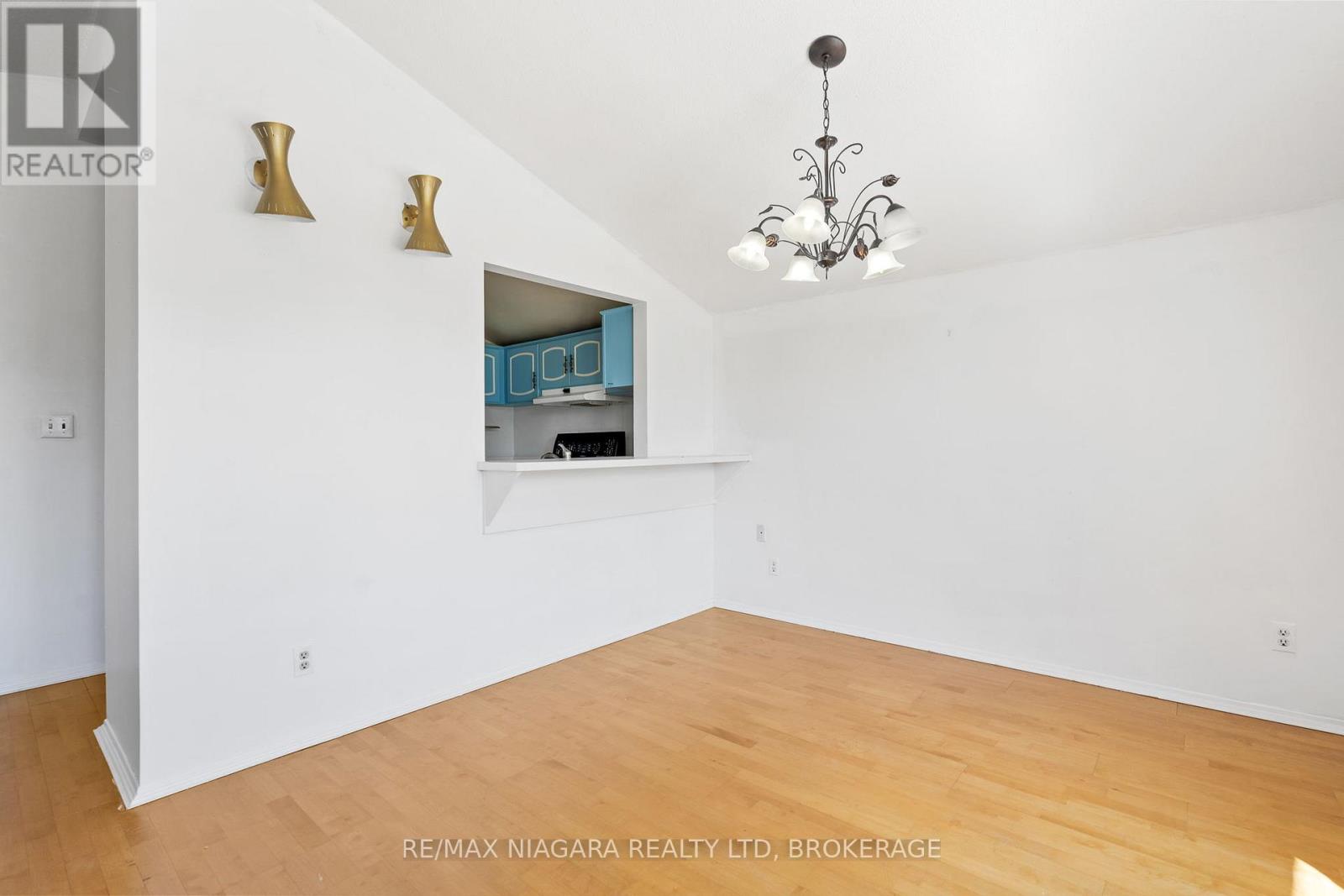 290 Lakeshore Road, Fort Erie, Ontario  L2A 1B4 - Photo 33 - X12477862